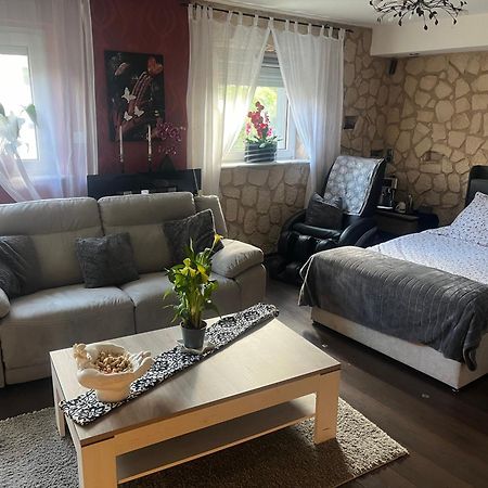 Gaestezimmer In Ratingen Bei Duesseldorf Mit Einem Hauch Luxus Exteriör bild
